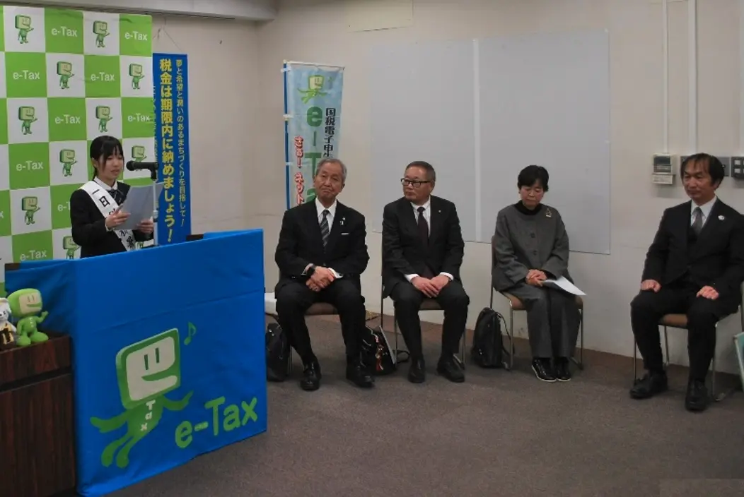 福永さん、藤波名誉会長、福田会長、山﨑事務局長、高橋署長