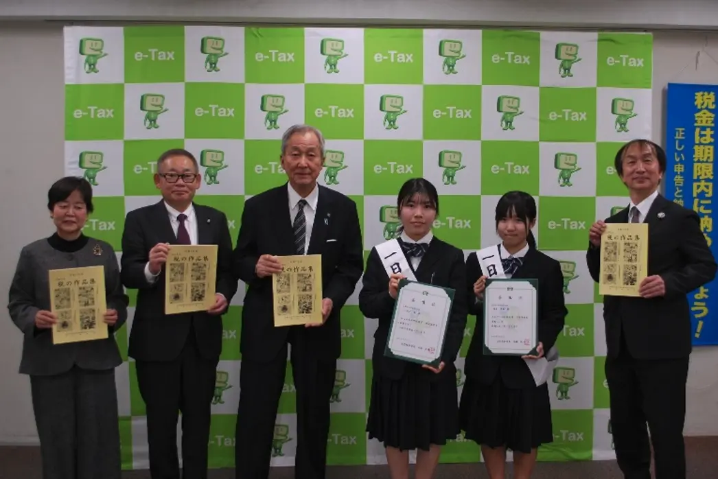 山﨑事務局長、福田会長、藤波名誉会長、小佐見さん、福永さん、高橋署長